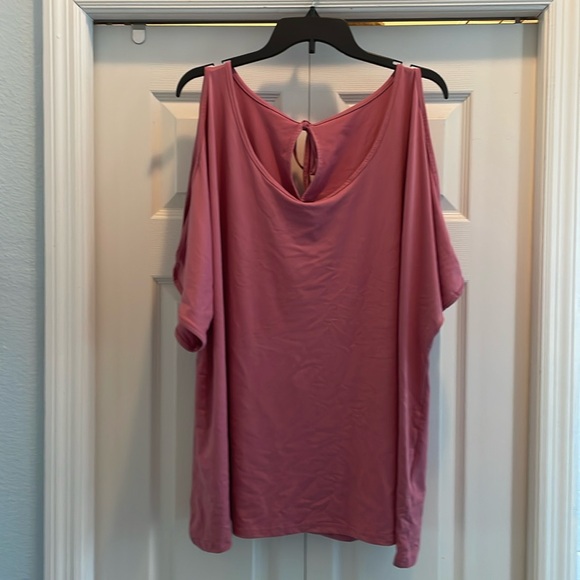 Cold shoulder blouse mauve in color - Picture 1 of 4